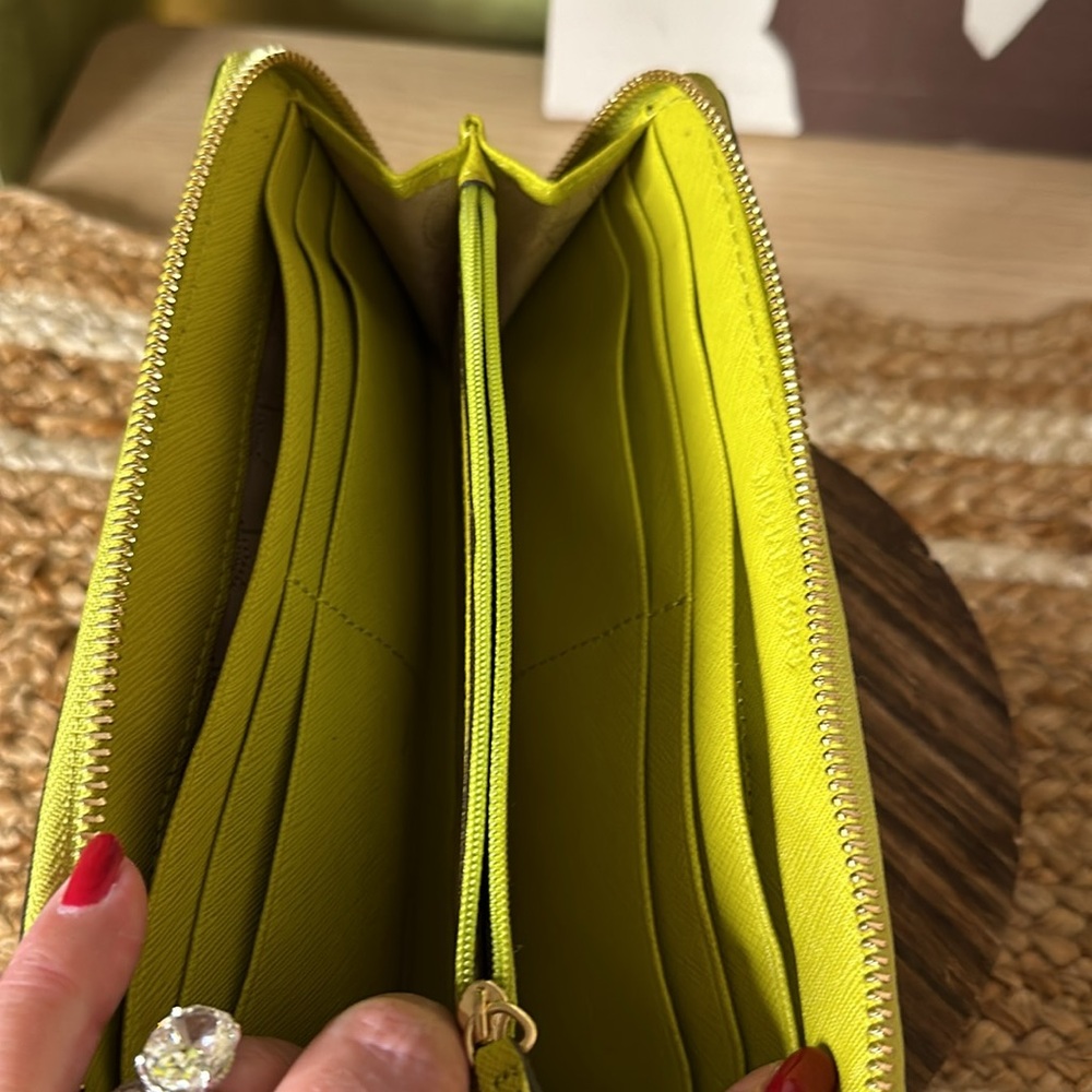 Michael Kors Wallet🔥 - Picture 7 of 10